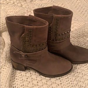 VC Stud Booties 6.5